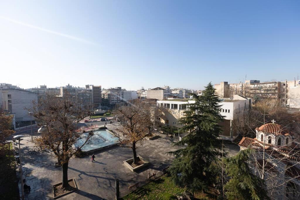 Λάρισα Διαμέρισμα Με Θέα Πλατεία Στο Κέντρο Της Πόλης Lárissa Exterior foto